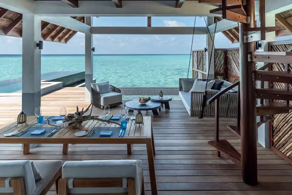 Four Seasons Landaa Giraavaru